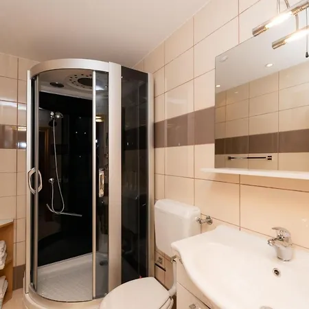 2n With Private Pool Apartament Nerezisca