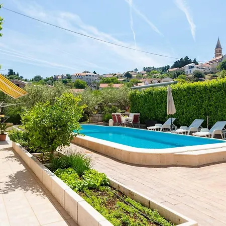2n With Private Pool 아파트 Nerezisca