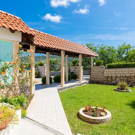 2n With Private Pool Nerezisca